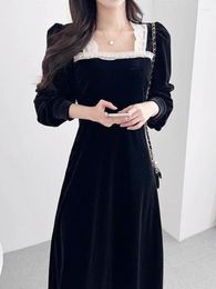 Casual Dresses S Design Womens Winter Fashion Frence Style Elegant Office Lady Hollow Out Lace Vintage Velvet Black Dress