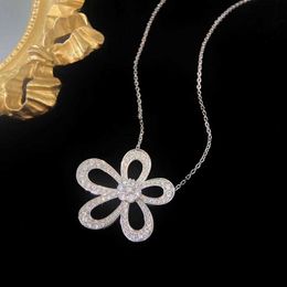 Designer High Version Van Clover Sunflower Necklace Womens Full Diamond Big Flower Camellia Pendant with Light Luxury Collar Chain