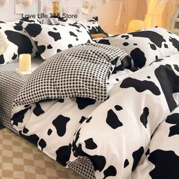 Bedding sets Black and white cow bedding simple home textiles girls children adults down duvet covers bed sheets pillowcases bedding large size 220x240cm J240507