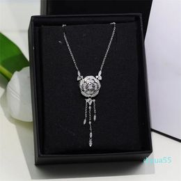 Fashion Women Silver Necklace Classic Noble Hollow Camellia with Diamond Inlay Design Charm Exquisite Designer Gorgeous Elegant Lady Jewellery