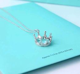 Designers Necklace luxurys necklaces engraved letters Crown design Fashion styles Jewellery casual style Valentine Day Gift jewelrys9923626
