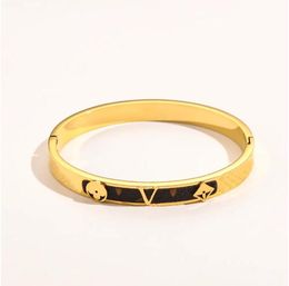Women Bangle Luxury Designer Bracelet Faux Leather 18K Gold Plated Stainless steel Bracelet Womens Branded Gifts Wedding Jewelry