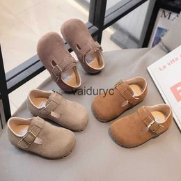 Tênis de tênis sapatos de couro 2024 primavera coreana e outono Novo Childrens Soft Sole Little Girl Casual Saple Shoe Trend H240507