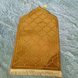 Flannel Prayer Mat for Muslim Ramadan Thick Printing Carpet Worship Kneel Embossing Floor Carpet Non-slip Soft Travel Prayer Rug 240417