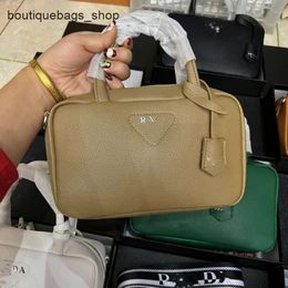 Luxury Designer Hand Shoulder Bag Korean Fashion Handheld Womens Bag and New Simple Trendy Casual Small Square Single Shoulder Crossbody