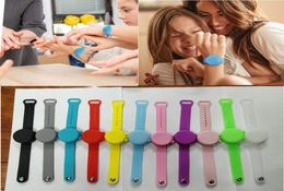 Portable Refillable Silicone Wristbands Hand Sanitizer Dispenser Bracelet Wearable Sanitizering Dispenser Travel With Squeeze Bott9602124