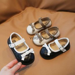 Sneakers Korean version sweet bow girls small leather shoes with shallow mouth soft sole childrens single for autumn 2023 H240507