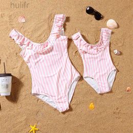 Family Matching Outfits Family Set Striped Mother Daughter Matching Swimwear Ruffled Mommy and Me Swimsuits One-Piece Woman Girls Bikini Dresses Clothes d240507