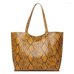 Shoulder Bags Luxury Handbags Women's Designer Snake Printing Tassel Embossed Metal Zipper Top Handle Purses