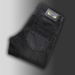Estate 2024 maschili sottili piccoli end da ricamo da ricamo per ricamo per ricamo per ricamo pericoloso per piccoli jeans dritti