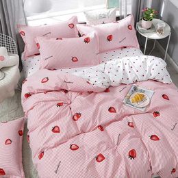 Bedding sets Pink Strawberry Comfortable Bedding Supplies Cute Fruit Down Duvet Cover Large Gift for Girls and Children Cute Bedding Supplies J240507