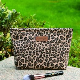Cosmetic Organiser Leopard Print Large Makeup Bag - Stylish cute Toiletry Organiser handbag for women girls Y240503