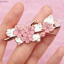 Stift broscher vackra rosa blomma och kanin hård emalj brosch kawaii metall badge brosch som används för kvinnors smycken tillbehör och gåvor wx