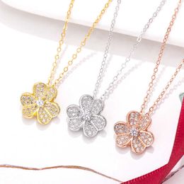 Designer High Version Van Three Flower Necklace Exquisite V Gold Plated 18K Full Diamond Pendant with Collar Chain for Women