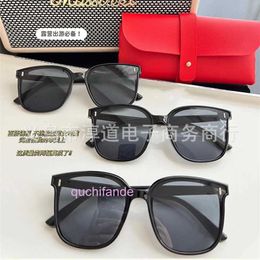 Klassische Marke Retro Crattire Sonnenbrille Neue Sonnenbrille ist UV -resistent für Männer und Frauen mit großer Rahmen Sonnenbrille Trendy resistent modisch