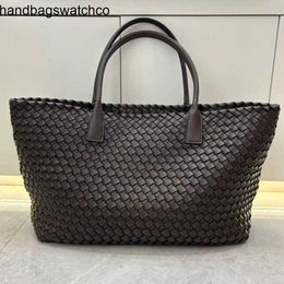 Bottegvenets Handbags Cabat Tote Bag Large 2024 Spring New Cowhide Handwoven Capacity with High Quality Handheld Big for Women Frj Tx9v