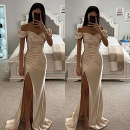 Prom Off Axel Light Champagne Satin Aftonklänning Elegant veck Split Formal Long Special OCN Party Dress Promdress Robe de Soiree Dress