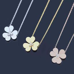 Designer High Version s925 sterling silver Van large three leaf lucky grass necklace and luxurious exquisite collarbone chain for womens temperament