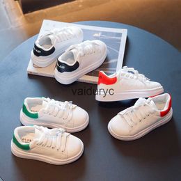 Scarpe sportive per bambini con sneaker 2022 primavera e autunno ragazzi casual board ragazze piccoli bianchi bianchi big soft sola single h240507