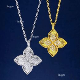 Brand Clover Designer Pendant Necklaces For Women Gold Sier Sweet 4 Leaves Flower Double Row Elegant Sweater Necklace Shining Cry 687085