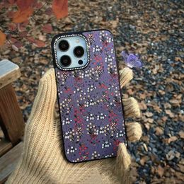 Designer Flower Phone Case for Apple iPhone 15 Pro Max Plus 14 13 Luxury PU Leather Patched Bumper Floral Print Lens Diamond Rhinestone Back Cover Coque Fundas Purple G