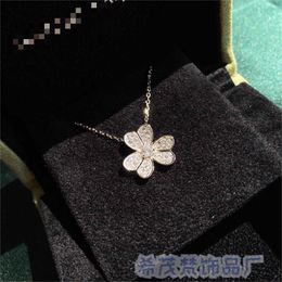 Brand Van Precision S925 Pure Silver Clover Full Diamond Necklace Light Luxury Womens Sky Star Pendant Collar Chain