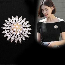 Pins Brooches New luxurious elegant and sparkling sunflower brooches silver gold rhinestone alloy pearl brooches womens party pins birthday Jewellery WX