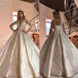 Kleider V-Ausschnitt Ball Langes Kleid Hochzeitsärmel glamourös mit leuchtend Perlenbewerber Stickerei auf Satinbodenboden maßgeschneiderte Plus-Seiten-Vestidos de Novia