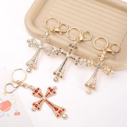 Keychains Crystal Inlaid Hollowed Out Crown Cross Keychain Pearl Princess Car Pendant High-end Elegant Banquet Decoration Gifts