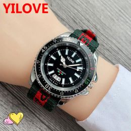 Montre De Luxe Nylon Strap Quartz Fashion Men Ladies Watch Automatic Dating Mens Clothing Designer Clock Wholesale Famous Logo Men High 325q