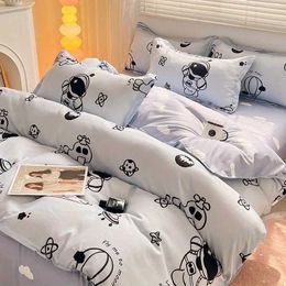 Bedding sets Ins Cartoon Astronaut Bedding Set Soft Flat Sheet Duvet Cover Pillowcase Polyester Bed Linen Twin Queen Full Size Quilt Cover J240507