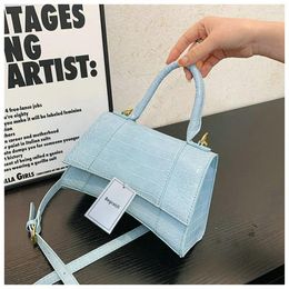 Shoulder Bags Fashion Bag Women Hourglass Crocodile Pattern Baguette Luxury Design High-Quality Portable Crossbody