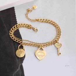 Fashion Designer Necklace Top Steel Korean Version 18k Gold t Family Lettering Love Small Lock Key Double Layer Bracelet for Womens Sweet Age Reducing 4HCH