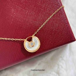 Cartre High End Jewellery necklaces for womens Silver Single Diamond White Fritillaria Red Agate Talisman Necklace with Simple Circle Light Style Classic Necklace