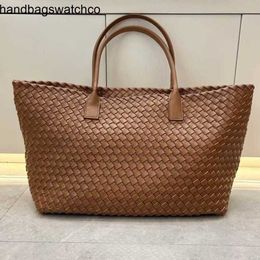 Bottegvenets Handbags Cabat Tote Bag Large 2024 Spring New Cowhide Handwoven Capacity with High Quality Handheld Big for Women Frj Nfun