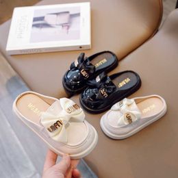 Slipper Korean version of cute metal buckle sandals for small and medium-sized children girls outdoor headshot slippers sweet bow leather shoes H240507