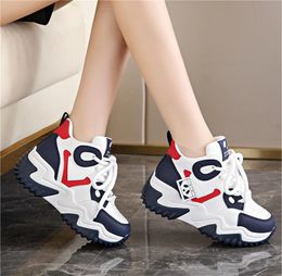 2024 New Popular Versatile and Fashionable Feet Showcasing Small Casual Black Sports Shoes GAI