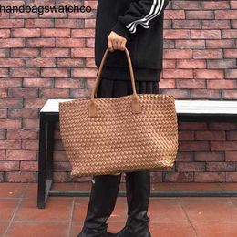 Bottegvenets Handbags Cabat Tote Bag Large 2024 New Trend Fashion Shopping Mens and Womens Weaving Handheld Shoulder Vegetable Basket Capacity Frj