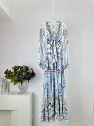 基本的なカジュアルドレスデザイナーデザイン新しい春/夏のシルクプリントラップタイロングドレス