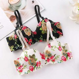 Bras Explore French Simple British Bra One Piece Thick Cup Girls Gathering No Steel Rings Womens Underwear Push Up Floral LingerieL2405