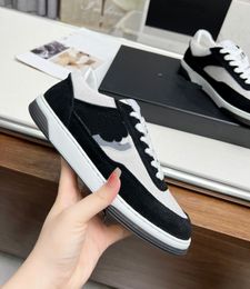 Designer Mulheres C Sapatos de skate Chanells Sneakers de couro Fabric Lace Up Woman Flat Treinamento CCLIES Running Shoe 5678765