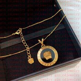 Fashion Designer Necklace V Letter Pendant Banshee Medusa Head 18K Gold Plated Womens VE7 248F