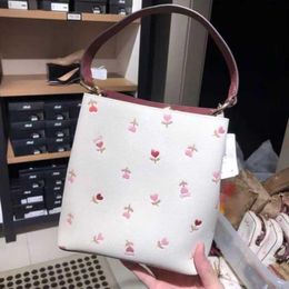 10A Fashion Totes 2024 Designer Classic New Flower Large Capacity Love Printing Diagonal Single Shoulder Bag Bucket Straddle Handbag Fwpti