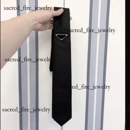 PRD Triangle Necktie Mens Bolo Tie Luxury Praddas Belt Designer Tie Prad Man Teenager Formal Clothes Luxury Ladies Leather Strap Fashion Black Triangle Belt 888