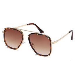 Fashionable New Sunglasses with Metal Edging Frame Personalised Travel Trendy Street Photography Glasses