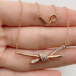 Pendant Necklaces Ts Knot Bow Necklace for Women Set with Diamond Smooth Mesh Red Same Style Collar Chain Plated 18k Rose Gold Q240507