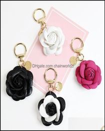 Key Rings Jewellery Camellia Flower Keyrings Bag Charms Pu Leather Pendant Car Chains Accessories Black White Rose Red Keychains Hol2982721
