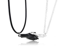 Pendant Necklaces 2pcs Magnetic Handshake Paired Couple For Women Men Teens Trendy Necklace Fashion Jewelry1328383