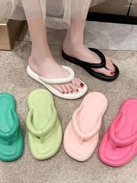 Slippers Candy Coloured Flip Flops For Women In Summer Fashion 2024 Style Outdoor Wear Flat Bottomed Beach Shoes Holiday Clip