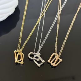 Pendant Necklaces T familys new double loop Ushapedh orseshoeb ucklec ollarbonec haini sf ashionablep ersonalizeda ndv ersatiles uitablef Q240507